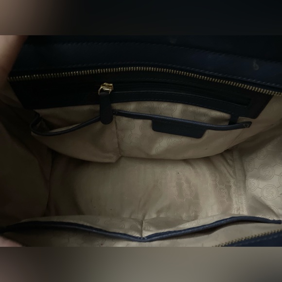 ✨👛MICHEAL KORS SELMA MEDIUM SAFFIANO LEATHER SATCHEL 👛✨ - Picture 6 of 11